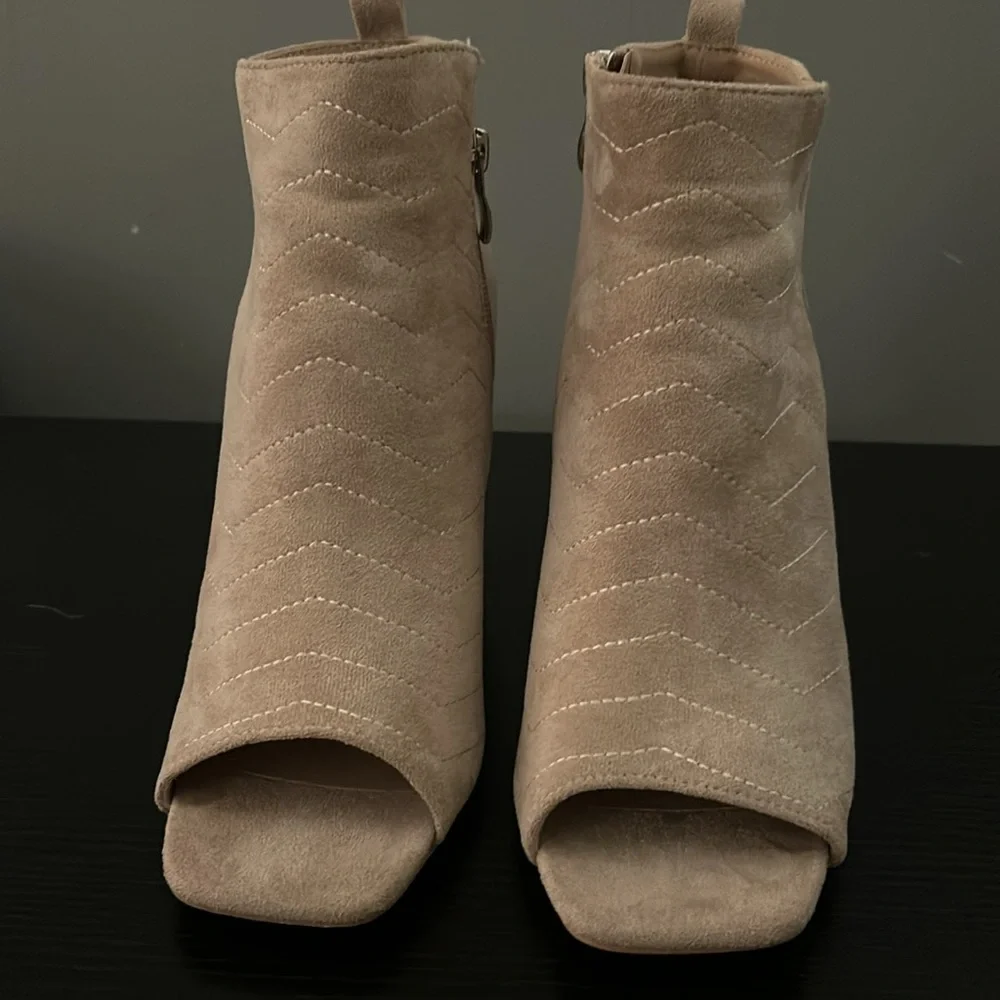 Open toe booties - Picture 2 of 10